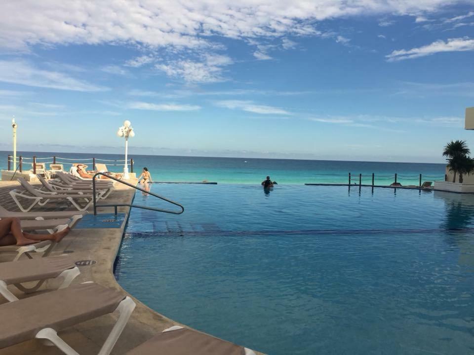 Ocean Front Suite, Balcony, Kitchen. Cancun Luaran gambar